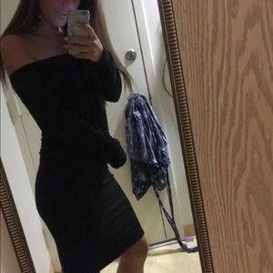 Black off the shoulder long sleeve tight dress